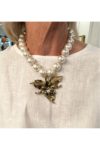 Mega Pearl Flower Pendant Choker