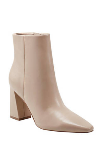 Marc Fisher Yanara, Natural