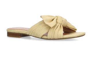 Karsie Sandal, Natural